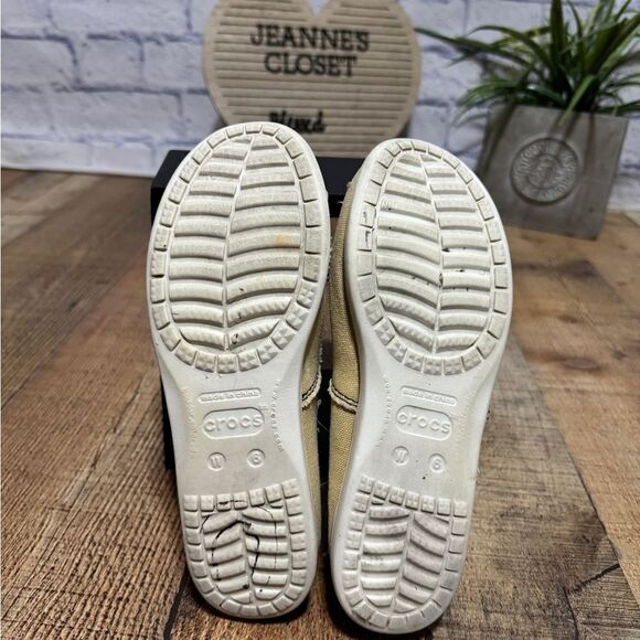 Mickey Mouse Crocs Women's Size 6 - Picture 6 of 8